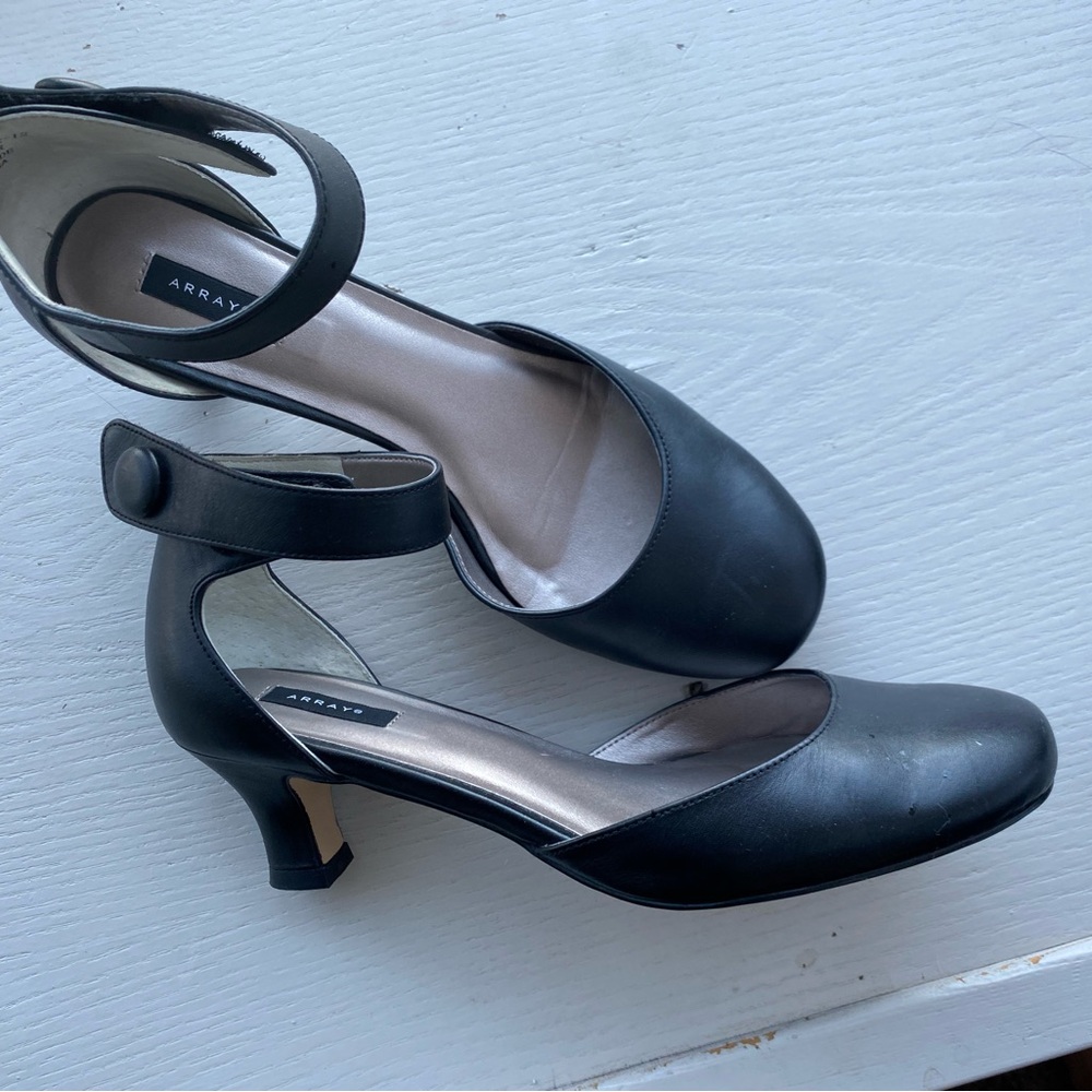 1920’s Style Kitten Heel Closed Toe - Gem